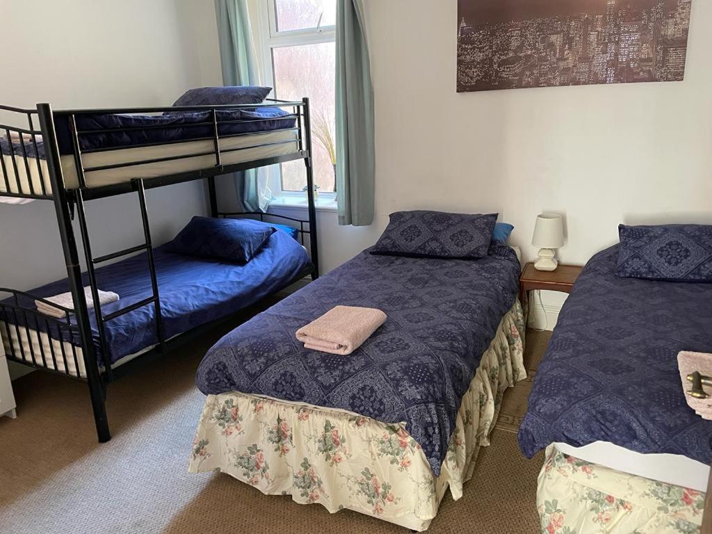 The Blue Moon Bed & Breakfast Blackpool Exterior photo