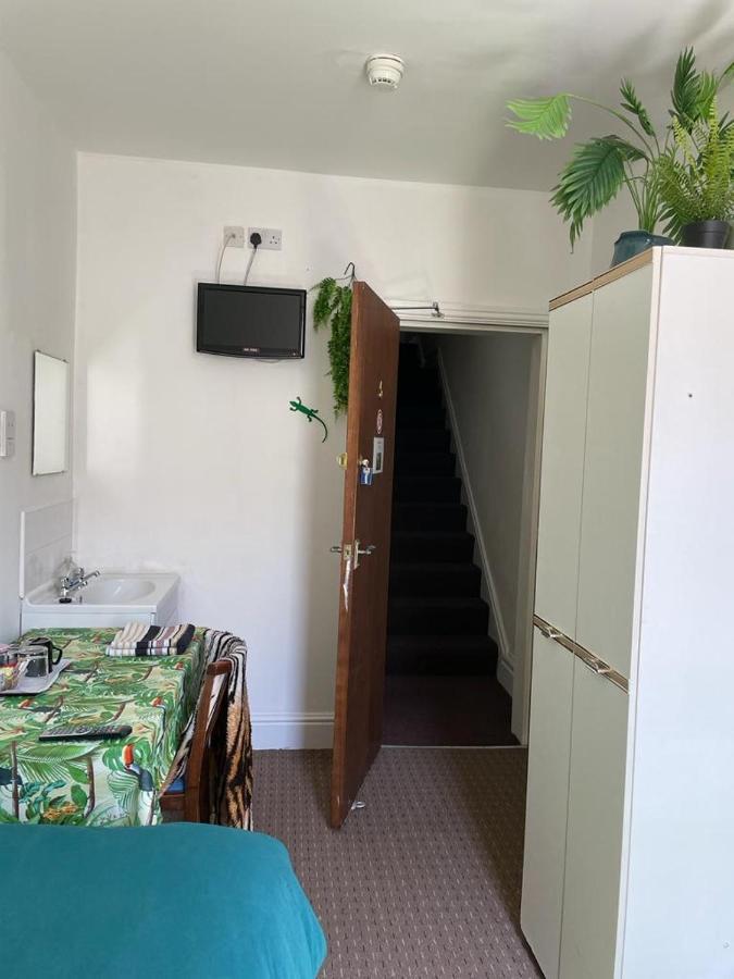 The Blue Moon Bed & Breakfast Blackpool Exterior photo
