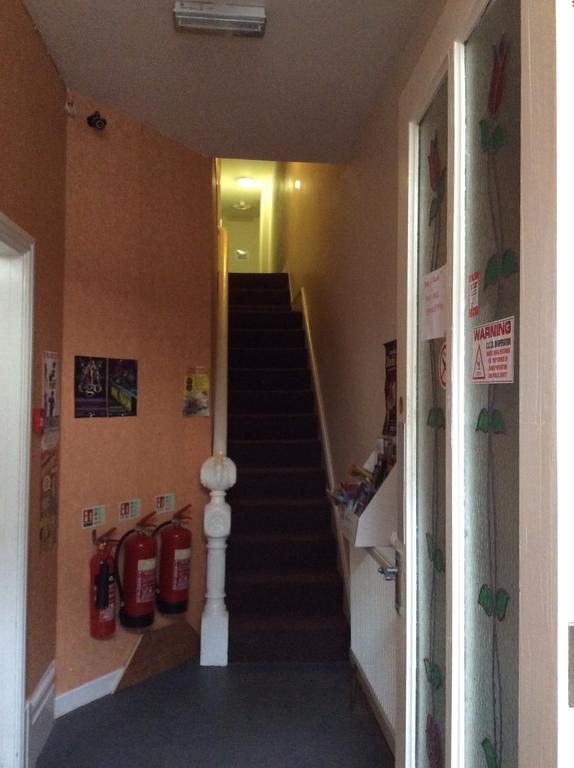 The Blue Moon Bed & Breakfast Blackpool Exterior photo